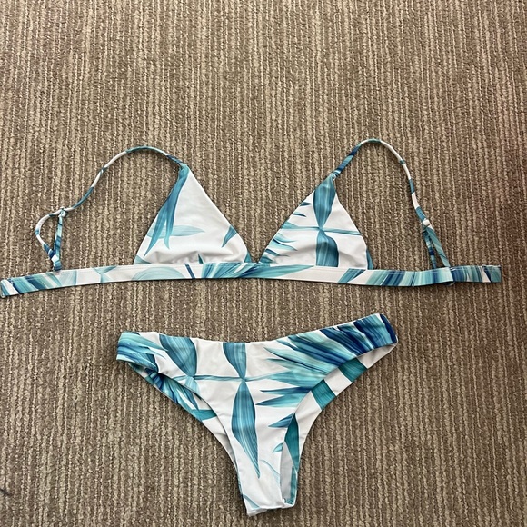 Size small!! Bikini super comfy!! - Picture 2 of 2